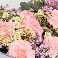 Букет из гвоздики, сирени, танацентума