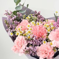 Букет из гвоздики, сирени, танацентума