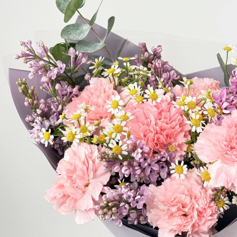 Букет из гвоздики, сирени, танацентума