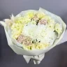 Букет с хризантемами, гвоздикой и эустомой