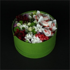 Коробочка с цветами №4 с хризантемами и кустовыми розами