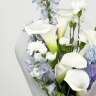 Букет из дельфиниума, гвоздики кустовой, калл