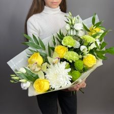 Букет с розой, гвоздикой и хризантемой