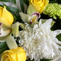 Букет с розой, гвоздикой и хризантемой