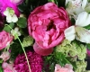 Композиция из цветов №6 с кустовыми розами и пионами