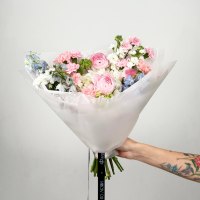 Букет из гортензии, ранункулюсов, дельфиниума