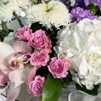 Букет с гвоздикой, хризантемой и рускусом