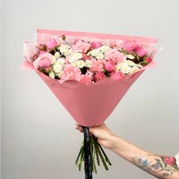 Букет из хризантемы кустовой, гвоздики и розы кустовой