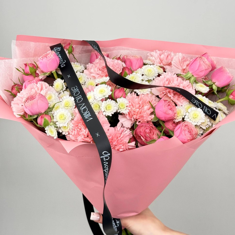 Букет из хризантемы кустовой, гвоздики и розы кустовой