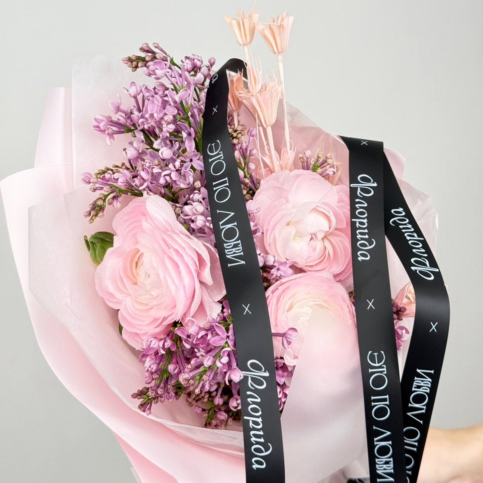 Букет из сирени, ранункулюсов