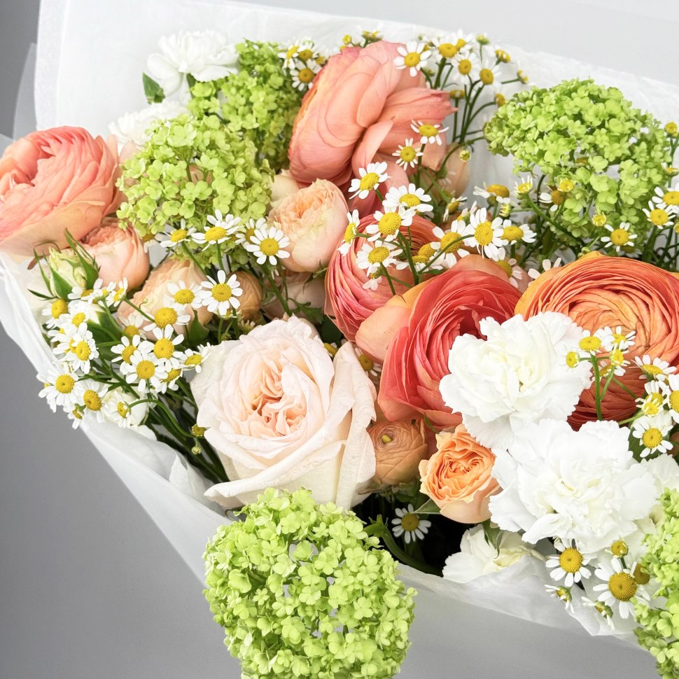 Букет танацетум, ранункулюсов, роз