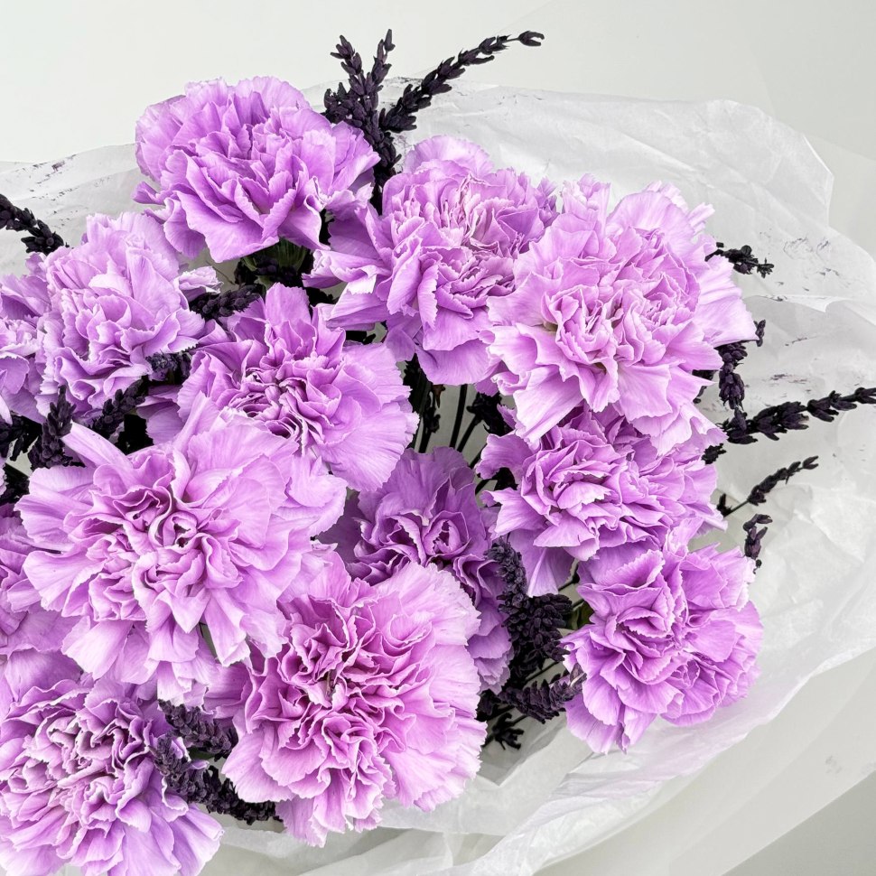 Букет из гвоздики и лаванды