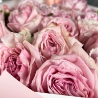 Букет из гвоздики, эустомы и розы