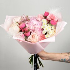 Букет гортензий, гвоздик, роз