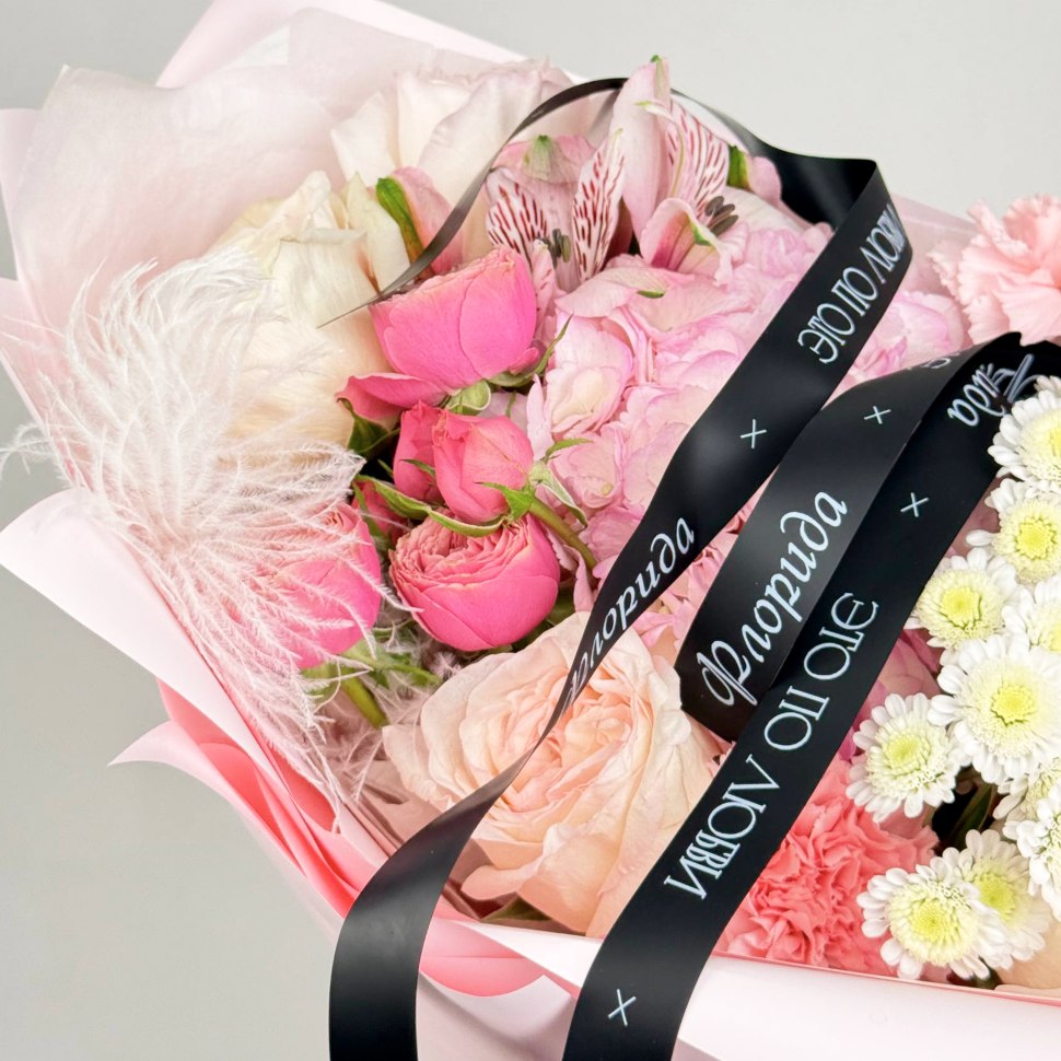 Букет гортензий, гвоздик, роз