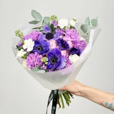 Букет из анемонов, гортензий, гвоздик, маттиол