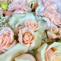 Букет с гвоздикой, гортензией и розой