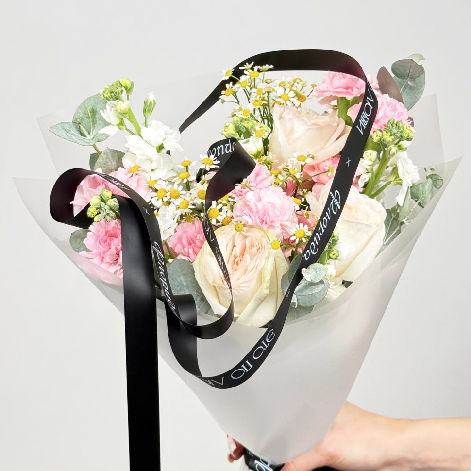 Букет из гортензии, маттиолы, ранункулюсов, дельфиниумов