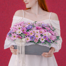 Композиция из хризантем и эвкалипта