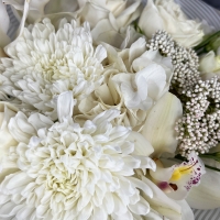 Букет с гортензией, розой и хризантемой