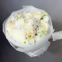 Букет с гортензией, розой и хризантемой