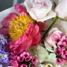 Букет с пионами, розой и хризантемой