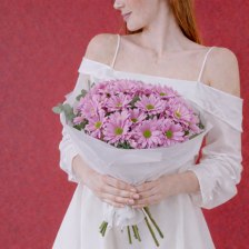 Букет из 9 хризантем кустовых и эвкалипта