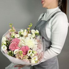 Букет с гвоздикой, фисташкой и маттиолой