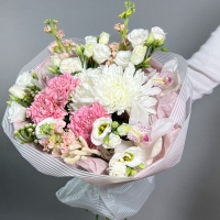 Букет с гвоздикой, фисташкой и маттиолой