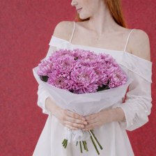 Букет из 9 одноголовых хризантем в оформлении