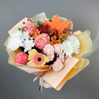 Букет с альстромерией, розой и хризантемой