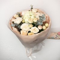 Букет из гортензии, роз кустовых и гвоздик