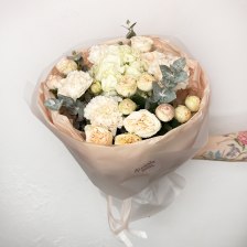 Букет из гортензии, роз кустовых и гвоздик