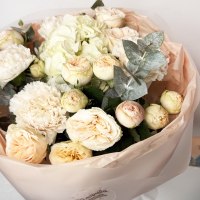 Букет из гортензии, роз кустовых и гвоздик