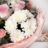 Букет из хризантем, роз и роз кустовых