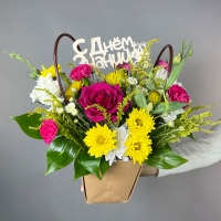 Композиция цветов с розой, хризантемой и гвоздикой