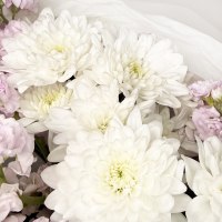 Букет из хризантем и маттиол