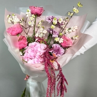 Букет с гортензией, розой и фисташкой