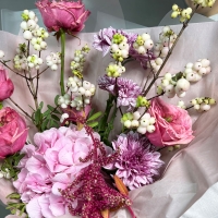 Букет с гортензией, розой и фисташкой