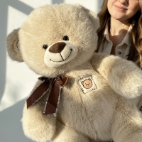 Бежевый мишка