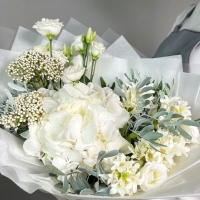 Букет с гортензией, эустомой и гиацинтом