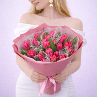 Букет из 21 тюльпана и аспарагуса