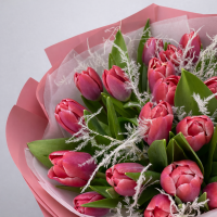 Букет из 21 тюльпана и аспарагуса