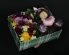Коробочка с цветами # 13 с кустовой хризантемой и розами 