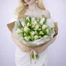 Букет из 19 тюльпанов и ромашки