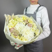 Букет с хризантемами, гвоздикой и эустомой