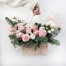 Новогодняя композиция с нобилисом и розой