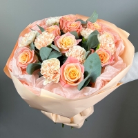 Букет с розами и гвоздиками