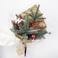 Новогодний букет с нобилисом, илексом и декором