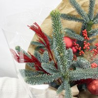 Новогодний букет с нобилисом, илексом и декором